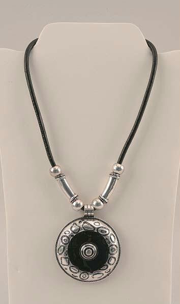 Silver Tone Pendant Necklace